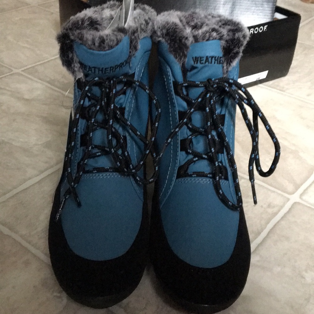 Weatherproof Boots - Picture 3 of 5